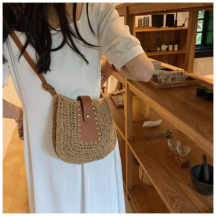 Large Capacity French Shoulder Straw BagPosture Stitching