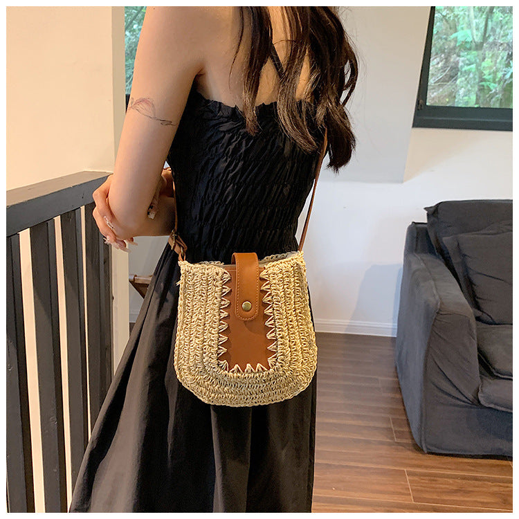 Large Capacity French Shoulder Straw BagPosture Stitching
